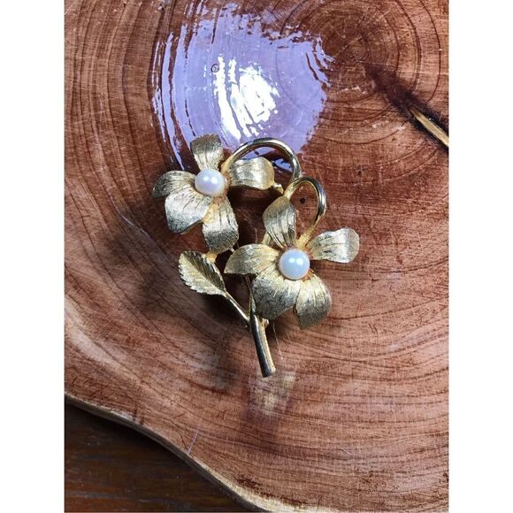 Brooch, Vintage Gold Daisies & Pearl Pin, 60’s - Picture 1 of 3